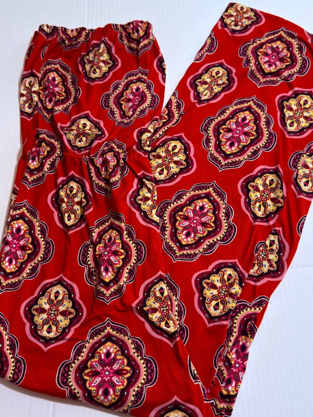 "It's" Leggings Red Gold Pink Medallion Lotus Mosaic Geometric Pattern Size XL